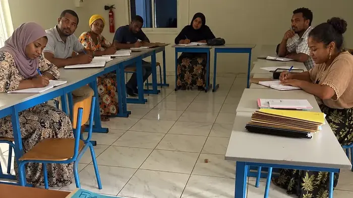 Stagiaires en session de formation dans une salle MAHAFOR