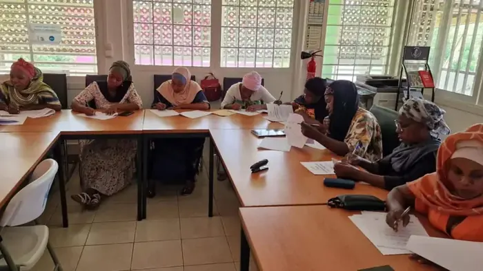 Stagiaires installés en U dans une salle de formation MAHAFOR à Bandrélé