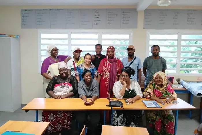 Groupe de stagiaires dans une salle de formation MAHAFOR à Bandrélé